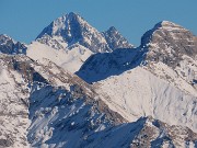 29 Dal Monte Avaro (2080 m) zoom versoil Pizzo del  Diavolo (2916 m) preceduto dal Pegherolo (2369 m) 